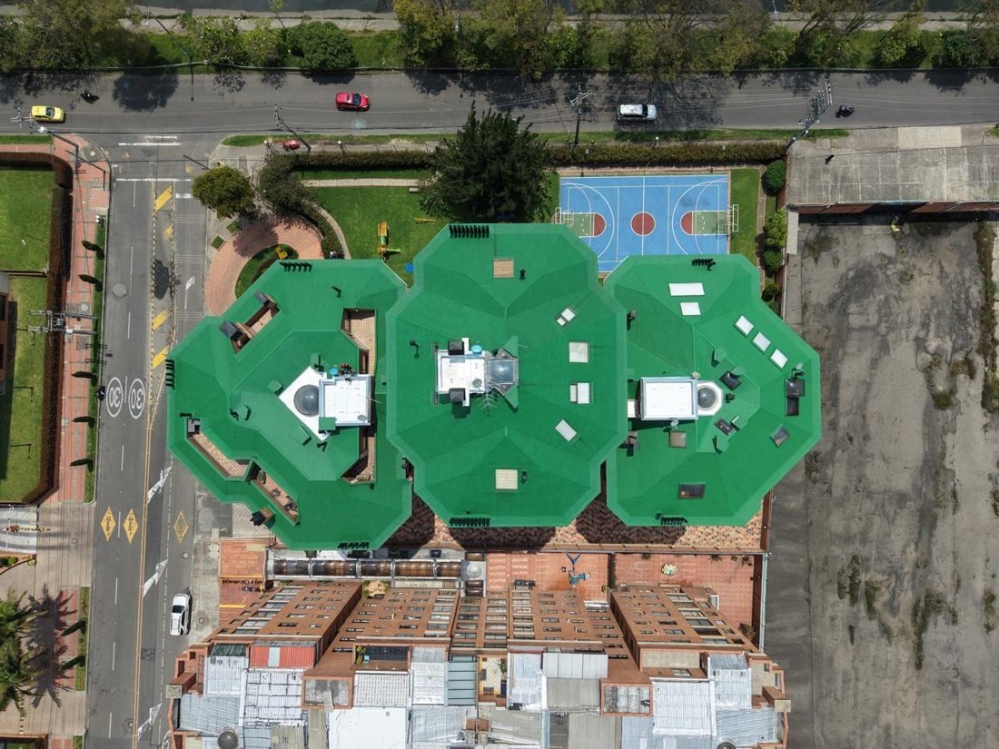 Vista aérea de cubiertas impermeabilizadas de conjunto residencial