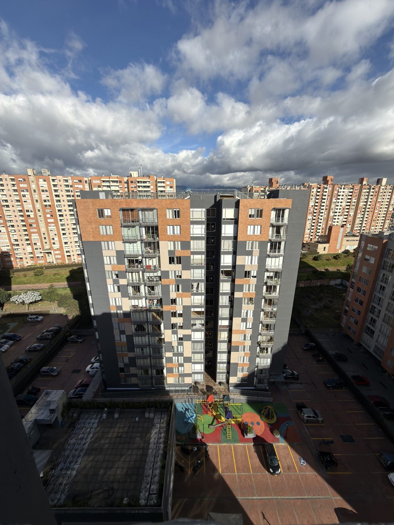 Conjunto residencial con impermeabilización de fachada