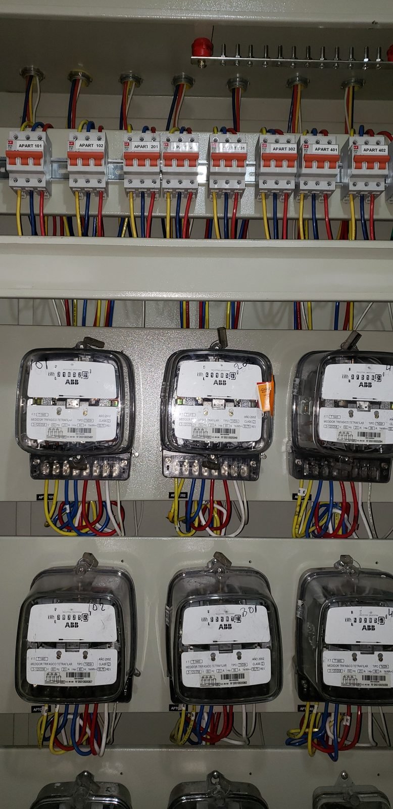 Tablero de medidores en instalación