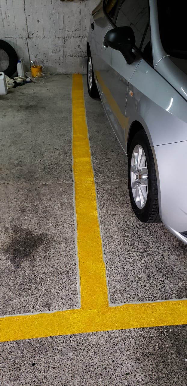 Demarcación de parqueadero numerado